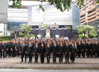 เอไอเอสรวมดวงใจทั้งองค์กรทั่วประเทศ แสดงความอาลัย สำนึกในพระมหากรุณาธิคุณสมเด็จพระนางเจ้าสิริกิติ์ พระบรมราชินีนาถ พระบรมราชชนนีพันปีหลวง