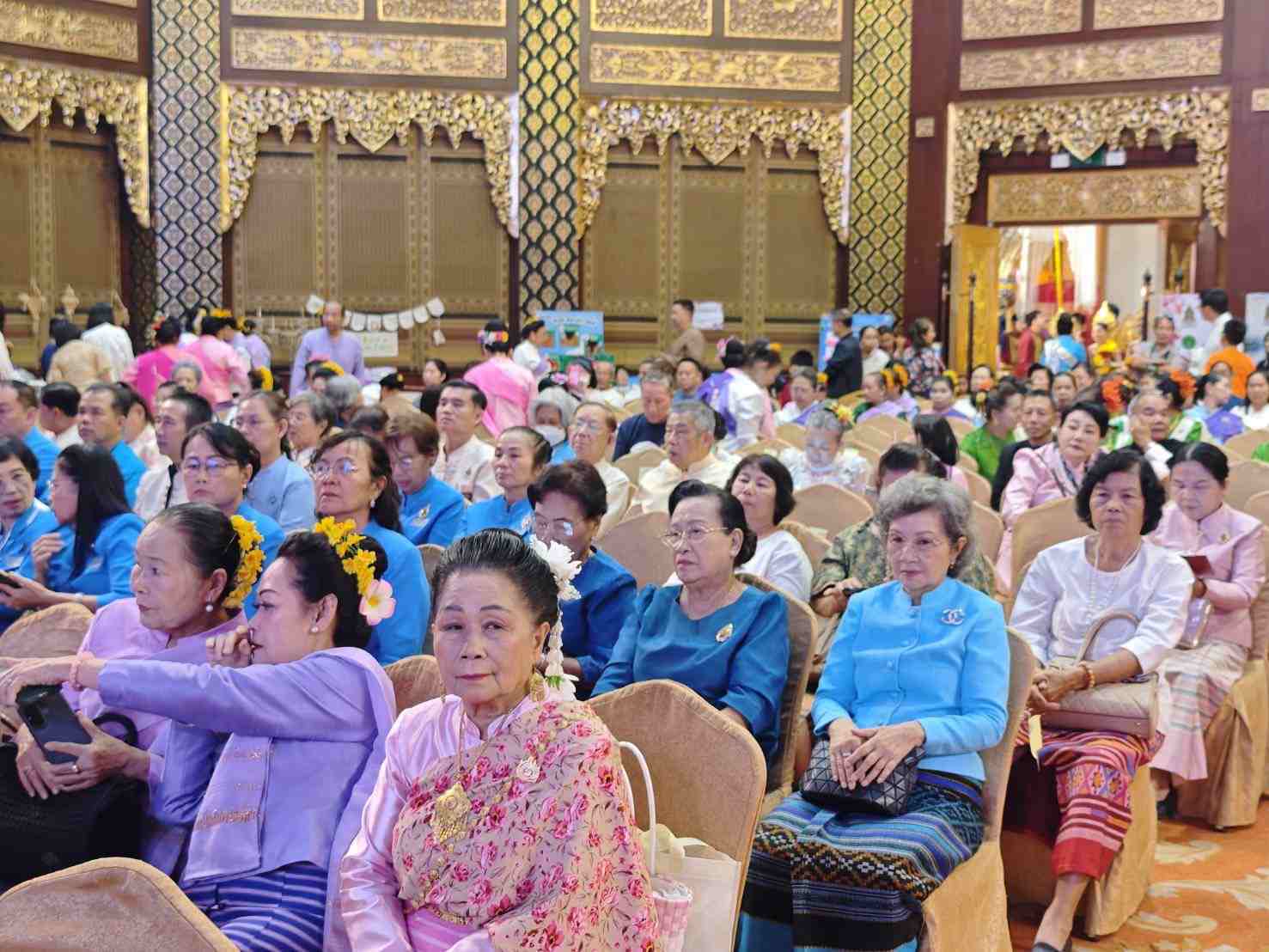 ดร.หยก รับโล่เชิดชูเกียรติคนวัฒนธรรมเชียงใหม่ และเกียรติบัตรแก่ผู้มีคุญการต่อสภาวัฒนธรรมจังหวัดเชียงใหม่ รูปที่ 11