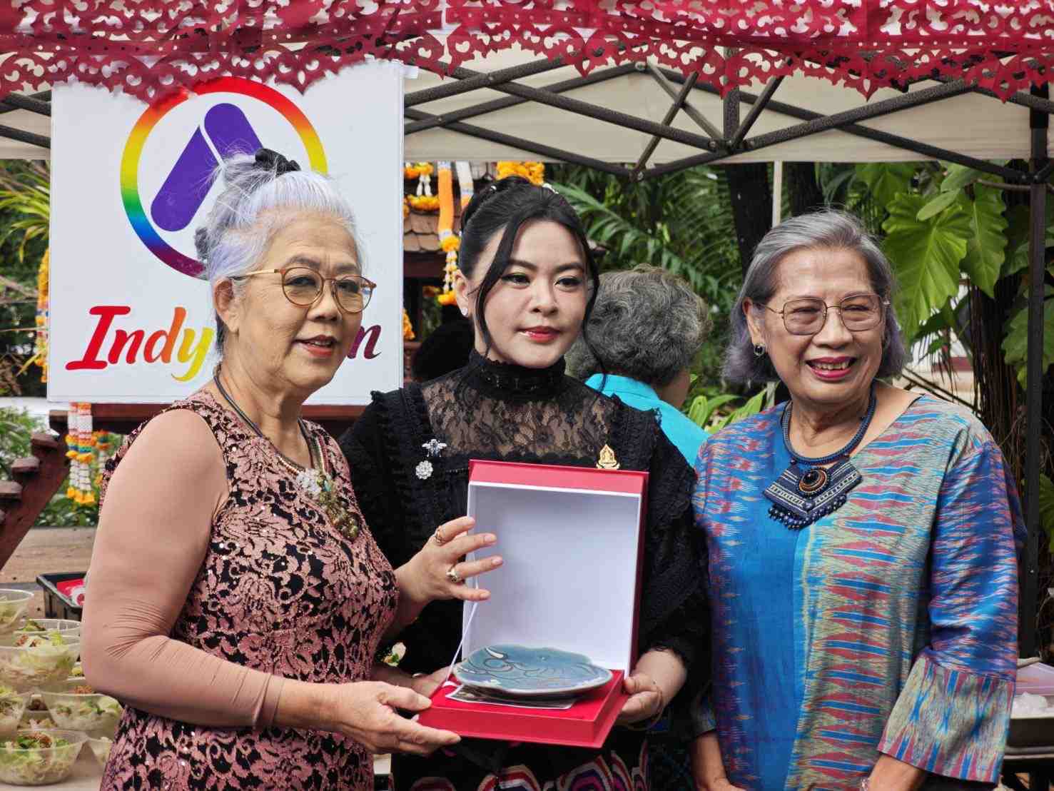 ดร.หยก รับโล่เชิดชูเกียรติคนวัฒนธรรมเชียงใหม่ และเกียรติบัตรแก่ผู้มีคุญการต่อสภาวัฒนธรรมจังหวัดเชียงใหม่ รูปที่ 13