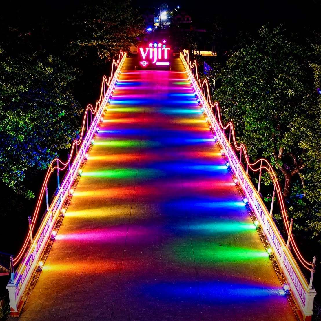 แสง สี เสียง สุดตระการตา งาน VIJIT Thailand @LAMPHUN แสงแห่งศรัทธา กาลเวลาแห่งหริภุญชัย ตั้งแต่วันที่ 25 ก.ย. – 4 ต.ค. 69 รูปที่ 4