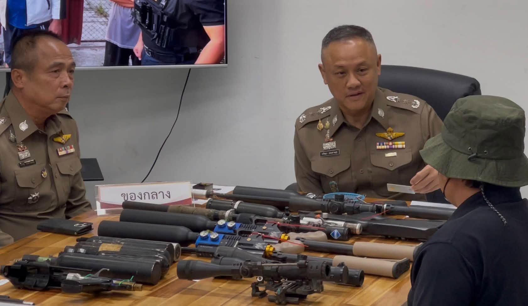 ตร. PCT5 บุกรวบหนุ่มเปิดโกดังหลังบ้านย่านแม่แฝก ผลิตปืนอัดลมแรงดันสูงโพสต์ขายบนโลกออนไลน์ พบทำมากว่า 10 ปี รูปที่ 2